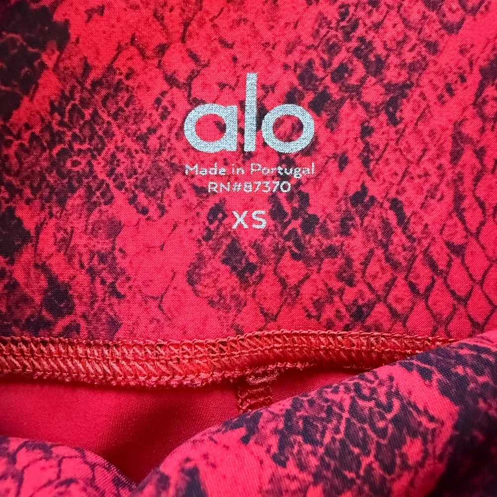 ALO Yoga  alo soft Women’s Red Snake Print Leggings‎ size XS